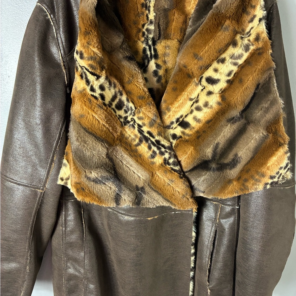 Dennis Basso reversible faux
fur jacket animal print Textured Brown Outerwear